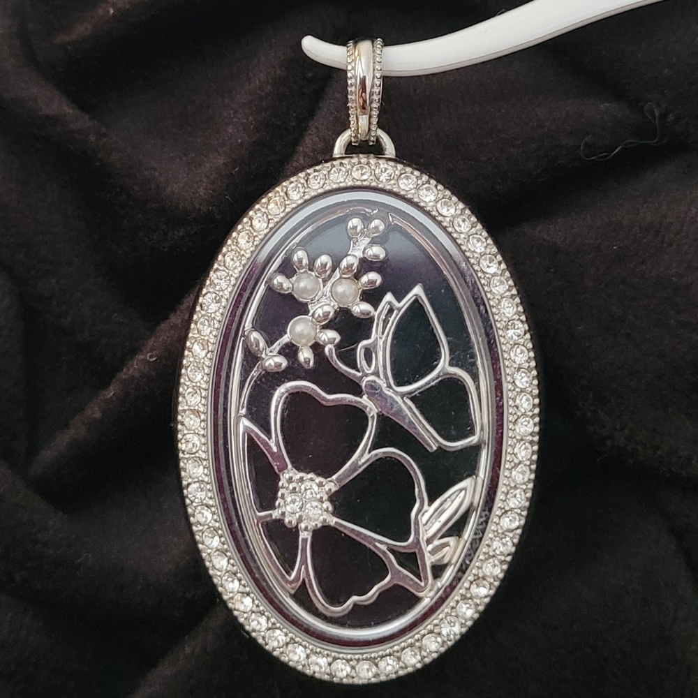 ORIGAMI OWL FLORAL HINGED SILVERTONE LOCKET